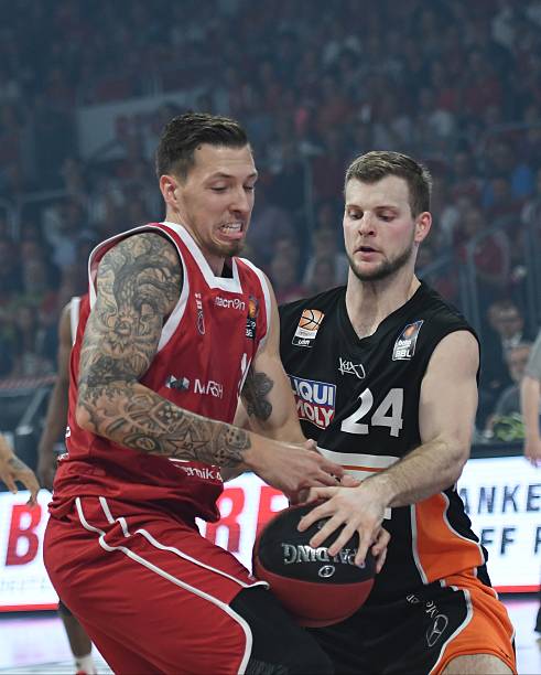 能够沉着应 能够沉着应