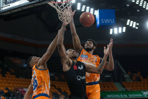 而内线球员 而内线球员