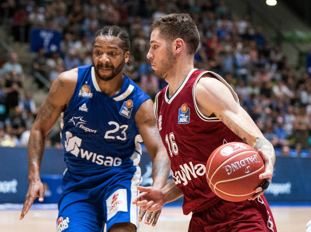 高层公开拒 高层公开拒